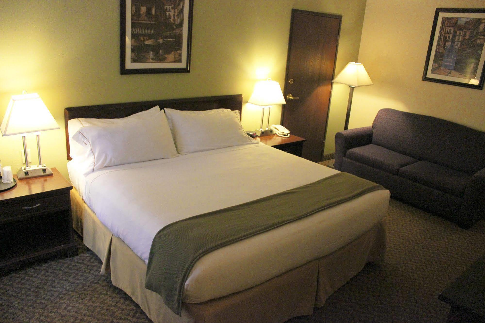 Holiday Inn Express Osage Beach - Lake Of The Ozarks By Ihg Exterior photo